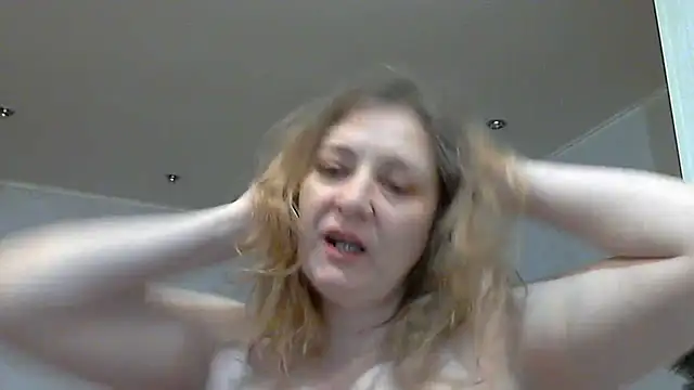 Snapshot of WriterInna44 chatting on February 8, 12:39 pm WriterInna44 online show from February 8, 12:39 pm