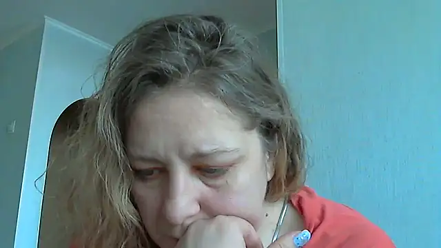 Snapshot of WriterInna44 chatting on February 20, 5:55 am WriterInna44 online show from February 20, 5:55 am