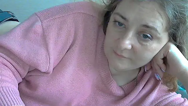 Snapshot of WriterInna44 chatting on February 28, 10:41 am WriterInna44 online show from February 28, 10:41 am