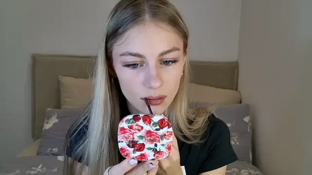 Snapshot of GabriellaOlsen chatting on October 19, 10:40 am GabriellaOlsen online show from October 19, 10:40 am