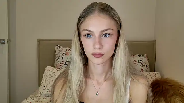 Snapshot of GabriellaOlsen chatting on September 18, 1:58 pm GabriellaOlsen online show from September 18, 1:58 pm