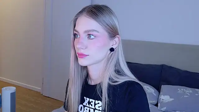 Snapshot of GabriellaOlsen chatting on November 22, 11:42 am GabriellaOlsen online show from November 22, 11:42 am