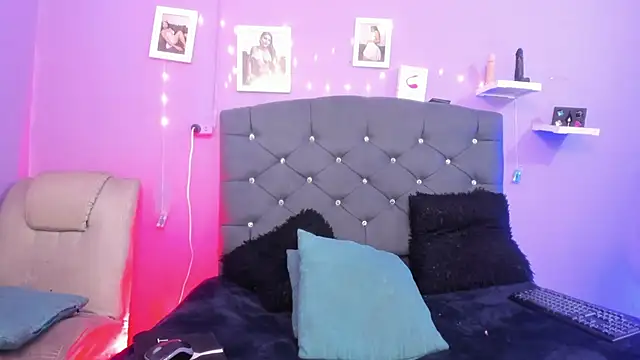 celesstte 00 online show from February 11, 1:33 pm