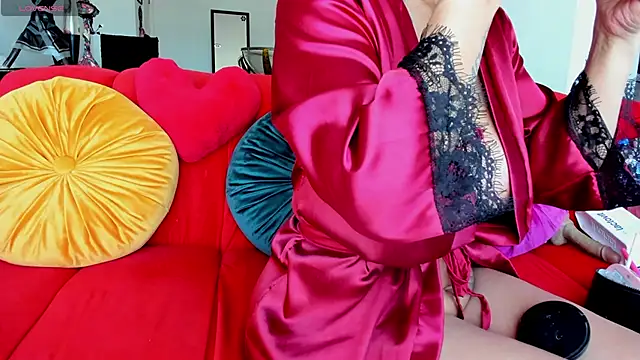 Snapshot of willow_boobs chatting on October 3, 3:24 pm willow boobs online show from October 3, 3:24 pm