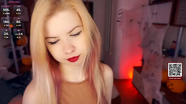 LynetHakes online show from November 3, 4:28 am