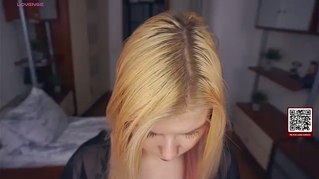 LynetHakes online show from November 20, 4:24 am