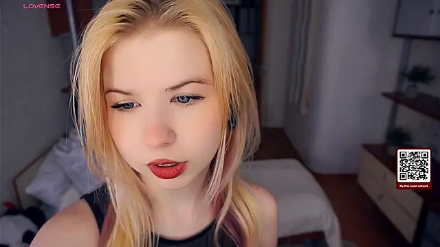 LynetHakes online show from November 17, 4:16 am