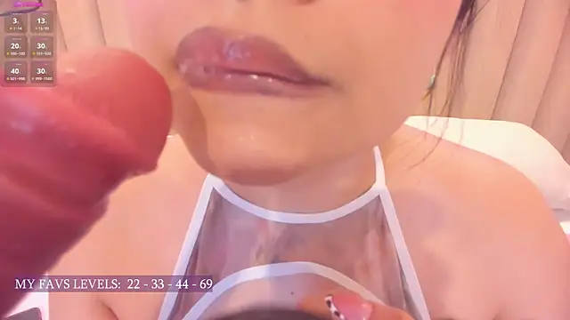 Snapshot of Naomymonroe_ chatting on September 17, 9:39 pm Naomymonroe online show from September 17, 9:39 pm