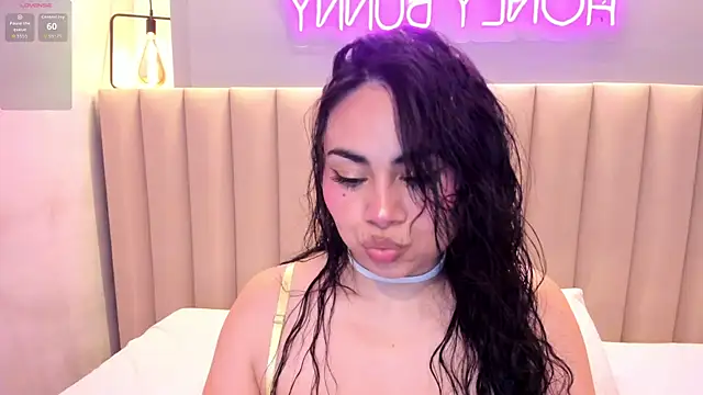 Naomymonroe  online show from January 14, 9:51 pm