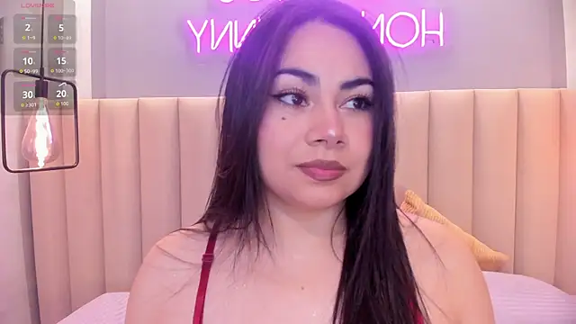 Snapshot of Naomymonroe_ chatting on June 7, 11:48 am Naomymonroe online show from June 7, 11:48 am