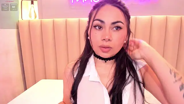 Naomymonroe  online show from January 17, 9:40 pm