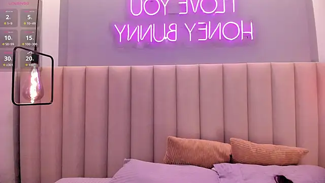 Snapshot of Naomymonroe_ chatting on July 10, 10:48 am Naomymonroe online show from July 10, 10:48 am