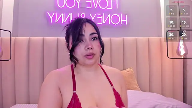 Snapshot of Naomymonroe_ chatting on July 7, 10:41 am Naomymonroe online show from July 7, 10:41 am