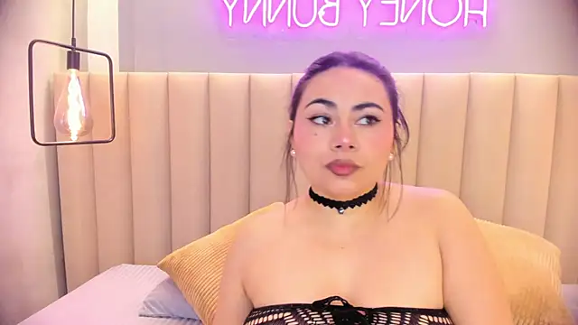 Naomymonroe  online show from May 23, 10:47 am