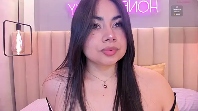 Snapshot of Naomymonroe_ chatting on June 26, 10:54 am Naomymonroe online show from June 26, 10:54 am