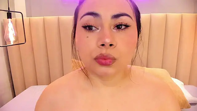Naomymonroe  online show from May 26, 9:46 pm