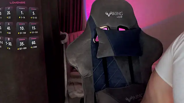 Ohmy Nora  online show from April 15, 1:44 am