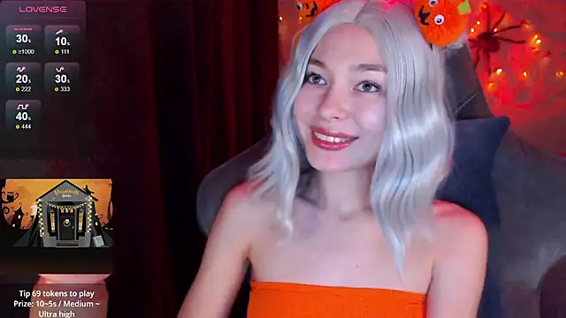 Ohmy Nora  online show from October 31, 7:21 pm