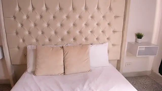 bella bloomg online show from March 21, 7:13 pm