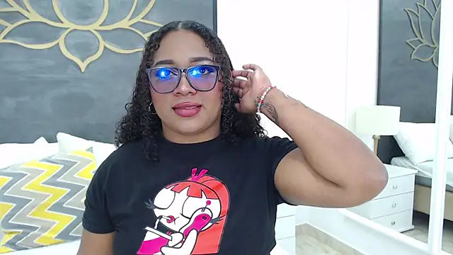 Snapshot of RoxieLewis chatting on February 13, 8:34 pm RoxieLewis online show from February 13, 8:34 pm