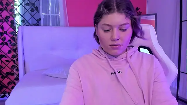 alaia greyy online show from March 27, 12:50 pm