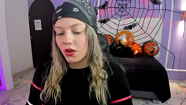 alaia greyy online show from October 15, 1:19 pm