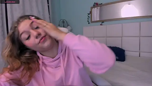 alaia greyy online show from February 28, 12:52 pm