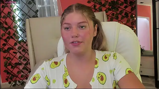 Snapshot of alaia_greyy chatting on May 12, 12:44 pm alaia greyy online show from May 12, 12:44 pm