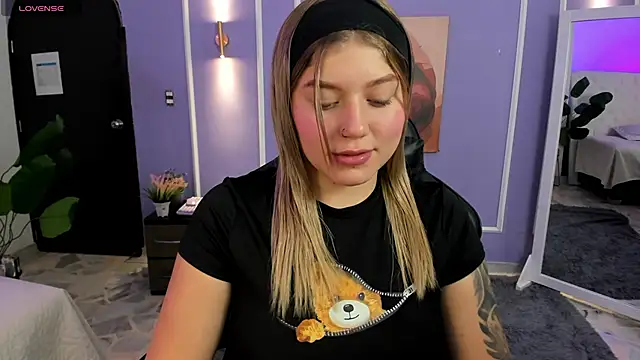 alaia greyy online show from November 15, 2:32 pm