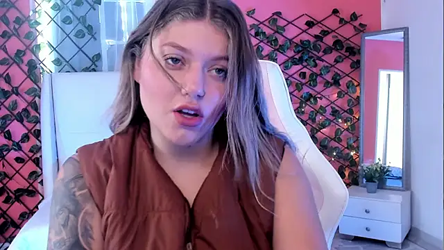 alaia greyy online show from March 31, 1:24 pm