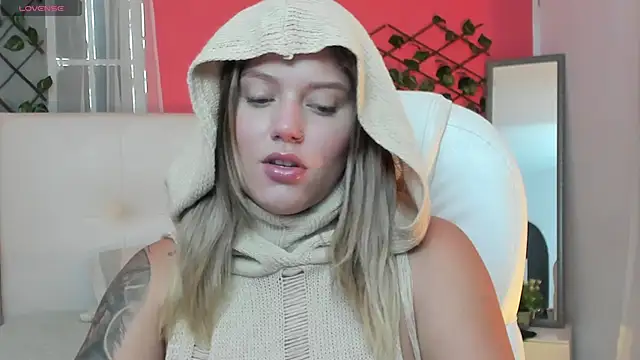 Snapshot of alaia_greyy chatting on June 3, 1:01 pm alaia greyy online show from June 3, 1:01 pm