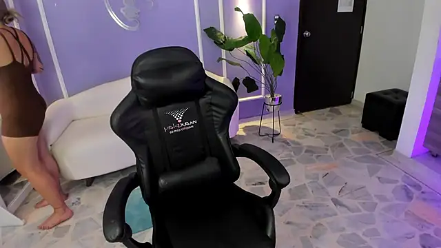 alaia greyy online show from September 13, 1:44 pm