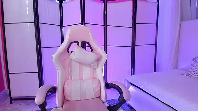 alaia greyy online show from February 26, 2:28 pm