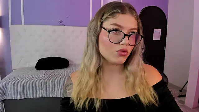 alaia greyy online show from January 7, 1:05 pm