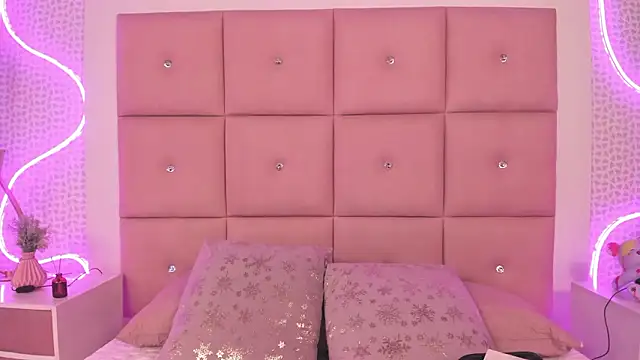 CAYLINCOLLINS online show from February 7, 3:47 am