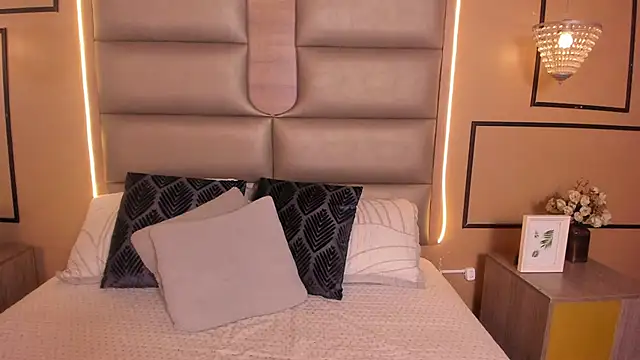 CAYLINCOLLINS online show from January 14, 3:21 am