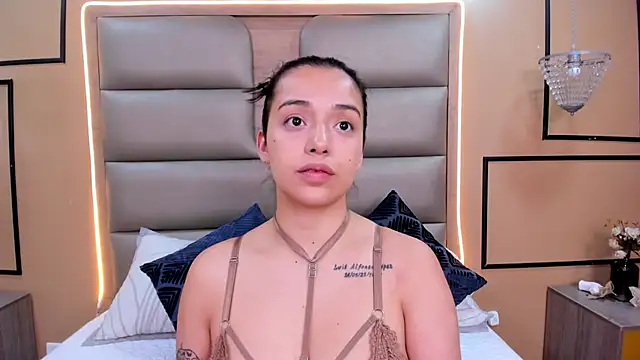 CAYLINCOLLINS online show from October 28, 3:18 am