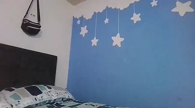 Isabella boom online show from February 20, 5:20 pm