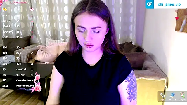 Snapshot of Ollie_James chatting on July 18, 9:23 pm Ollie James online show from July 18, 9:23 pm