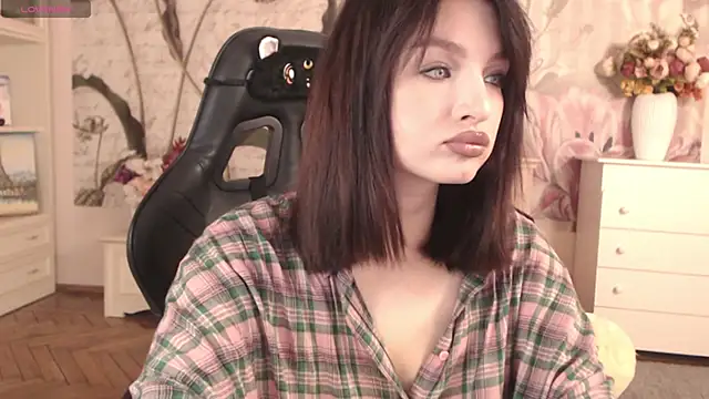 Snapshot of BritneyBarker chatting on September 18, 3:42 am BritneyBarker online show from September 18, 3:42 am