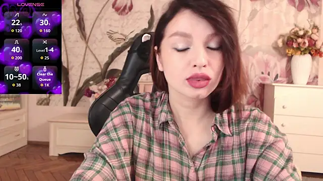 Snapshot of BritneyBarker chatting on November 3, 1:22 am BritneyBarker online show from November 3, 1:22 am