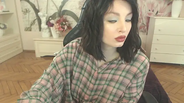 BritneyBarker online show from April 9, 4:14 am