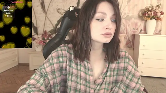 Snapshot of BritneyBarker chatting on October 4, 10:55 pm BritneyBarker online show from October 4, 10:55 pm