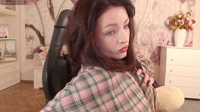 Snapshot of BritneyBarker chatting on September 20, 2:27 am BritneyBarker online show from September 20, 2:27 am