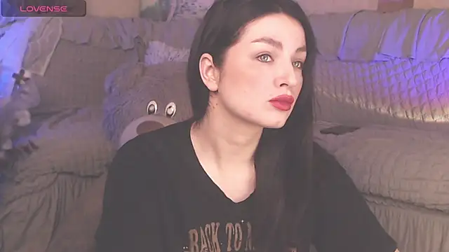 Snapshot of BritneyBarker chatting on March 19, 2:05 am BritneyBarker online show from March 19, 2:05 am