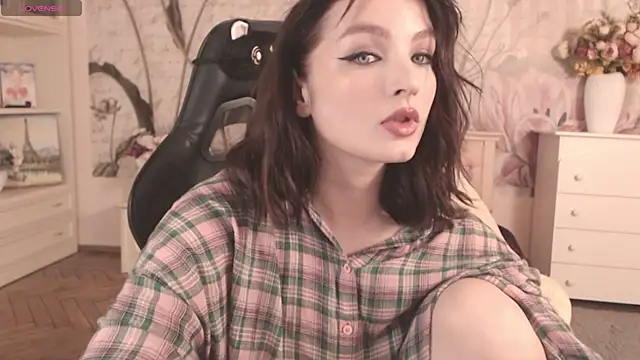 Snapshot of BritneyBarker chatting on September 16, 8:10 pm BritneyBarker online show from September 16, 8:10 pm