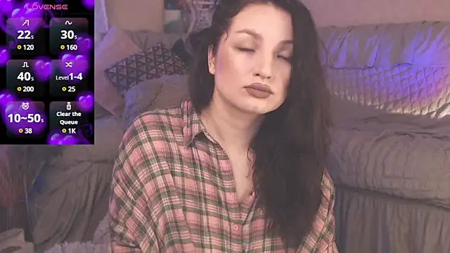 Snapshot of BritneyBarker chatting on March 13, 12:48 am BritneyBarker online show from March 13, 12:48 am