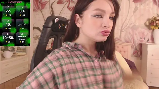 Snapshot of BritneyBarker chatting on September 21, 4:06 am BritneyBarker online show from September 21, 4:06 am