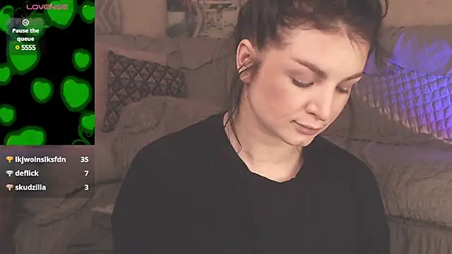 Snapshot of BritneyBarker chatting on March 9, 4:27 am BritneyBarker online show from March 9, 4:27 am