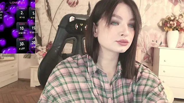 Snapshot of BritneyBarker chatting on September 29, 1:23 am BritneyBarker online show from September 29, 1:23 am